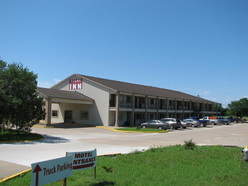 Relax Inn Marlin Exterior photo